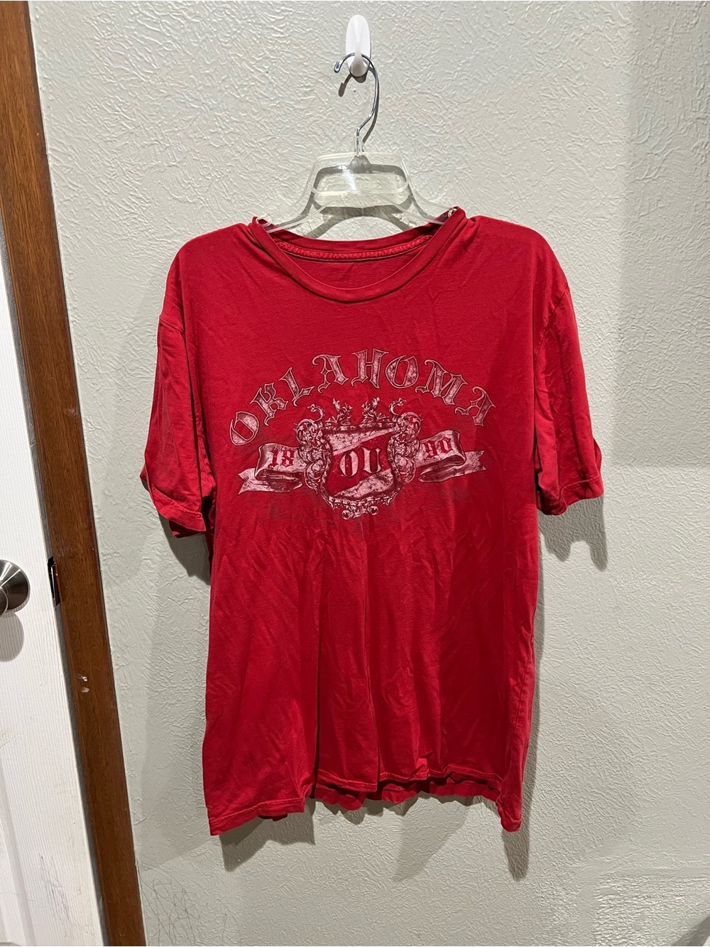 Red Oklahoma Graphic Tee - Men's Casual Shirt Vintage Y2K Oklahoma Sooners